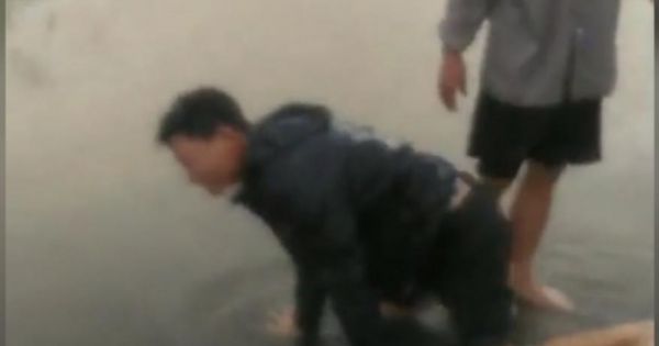 Đang trên đường đi sinh con, sản phụ ở Huế bị lũ cuốn trôi