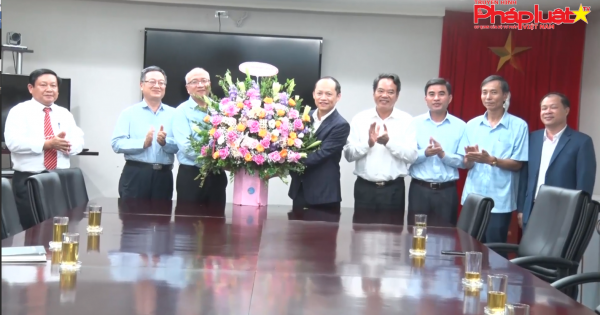 Lãnh đạo tỉnh Hà Tĩnh chúc mừng các doanh nghiệp trên địa bàn thị xã Kỳ Anh