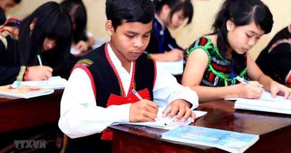 Bộ GD-ĐT thông báo tổ chức thẩm định SGK tiếng dân tộc lớp 1