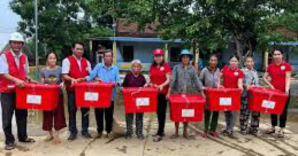 Gần 2 tỷ đồng cứu trợ đã tới với đồng bào miền Trung bị ảnh hưởng bởi mưa lũ