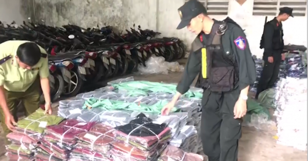 Phát hiện xe tải chở 7.100 cái quần, áo may sẵn không rõ nguồn gốc