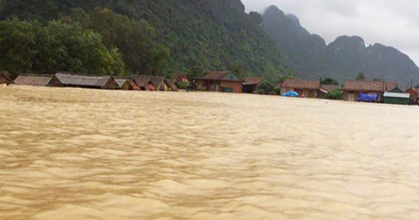 Vì sao miền Trung mưa lũ kéo dài?