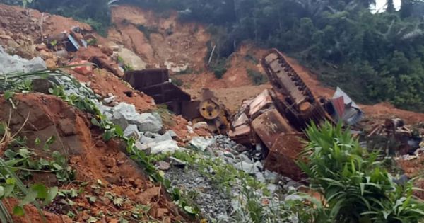 Tập trung tìm kiếm 16 công nhân mất tích trong vụ sạt lở tại Rào Trăng 3