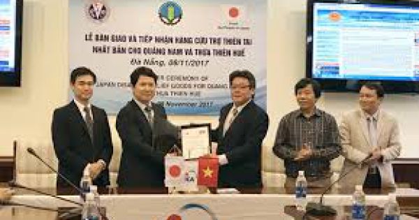 Chính phủ Nhật Bản viện trợ hàng hoá cho người dân Huế chịu thiệt hại bão lũ