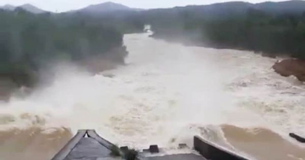 Việt Nam có khoảng 1.200 hồ chứa bị hư hỏng, thiếu năng lực chống lũ
