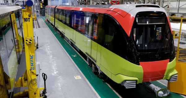 Đoàn tàu tuyến metro Nhổn - Ga Hà Nội đã về đến depot Nhổn Hà Nội