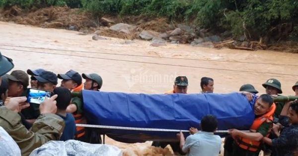 20 giờ cắt rừng, bám dây vượt lũ đưa đồng đội hy sinh trở về