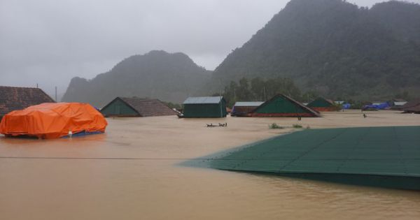 Quảng Bình đề nghị dùng trực thăng, người nhái tiếp tế người dân trong lũ