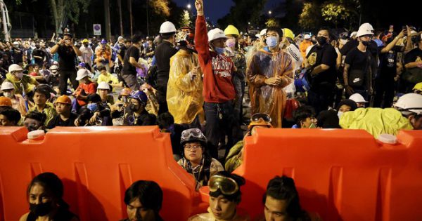 Thái Lan dỡ bỏ tình trạng khẩn cấp ở Bangkok