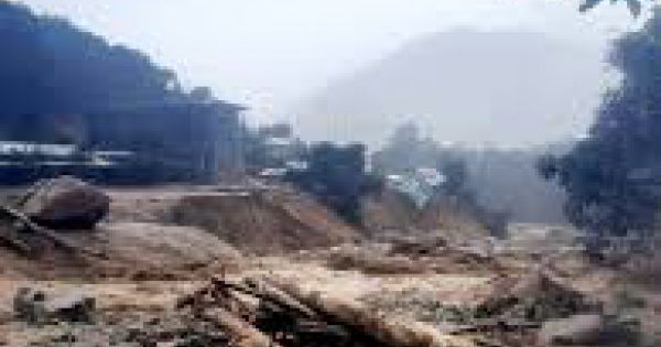 Quảng Nam có 2 cán bộ xã bị sạt lở núi vùi lấp mất tích