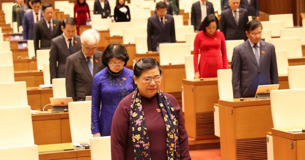 Chính phủ dành phút mặc niệm các chiến sĩ, người dân gặp nạn trong mưa lũ