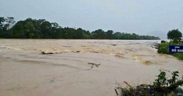 Khẩn cấp ứng phó lũ lên nhanh tại Nghệ An, Hà Tĩnh