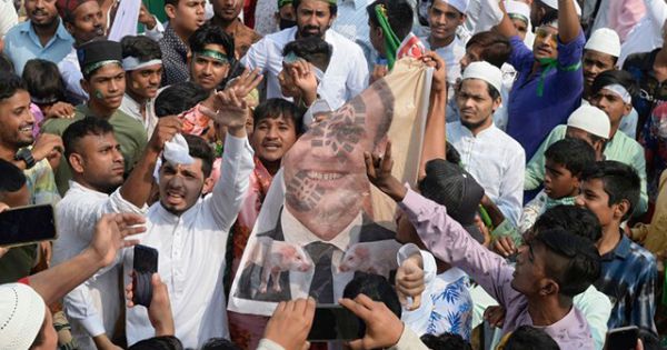 Phong trào phản đối Tổng thống Pháp lan rộng ở nhiều nước Hồi giáo