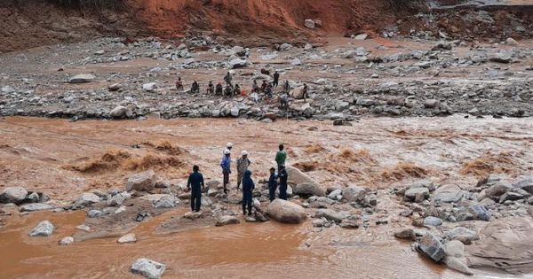 Quảng Nam đề nghị dùng trực thăng tiếp tế thực phẩm cho 3.000 hộ dân bị cô lập