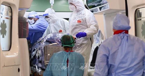 Bộ trưởng Y tế Italy cảnh báo cần sớm áp đặt những hạn chế mới