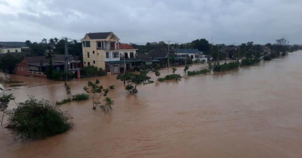 500.000 bảng Anh là khoản tiền Vương quốc Anh viện trợ để hỗ trợ người dân miền Trung bị bão lũ