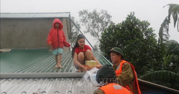 Bà Men Som On, Phó Thủ tướng Campuchia trao quà hỗ trợ miền Trung khắc phục hậu quả thiên tai