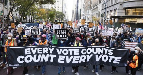 Biểu tình lan rộng ở Mỹ giữa lúc cuộc đua bầu cử đang kịch tính