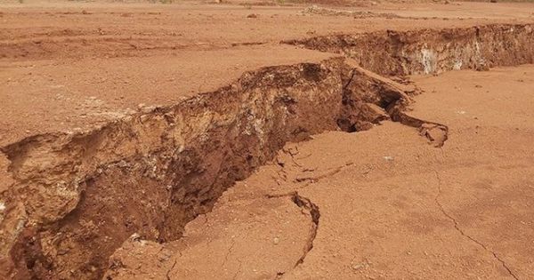 Cảnh báo nguy hiểm trước nhiều vết nứt, sạt lở gần thủy điện ở Đắk Nông