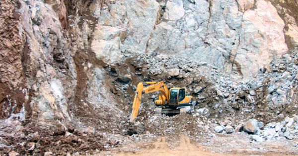 Bị đá rơi trúng người, 2 công nhân tử nạn trên khai trường ở Quảng Ninh