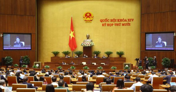 Ngày thứ hai tiến hành chất vấn và trả lời chất vấn tại Quốc hội