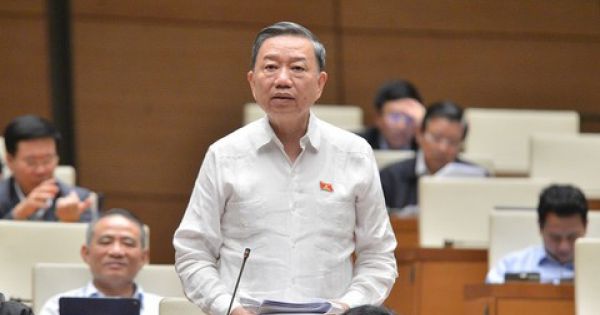 Đã đến lúc cần xử lý hình sự người sử dụng giấy tờ giả