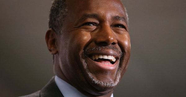 Một bộ trưởng Mỹ dương tính với SARS-CoV-2