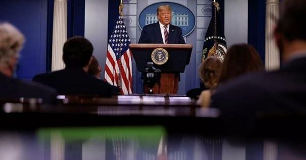 234 trang tài liệu cáo buộc gian lận bầu cử được Thư ký Nhà Trắng “tung” trên truyền hình