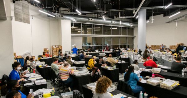 Bầu cử Mỹ: Bang Georgia kiểm lại toàn bộ phiếu bầu