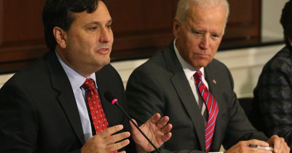 Người đồng hành lâu năm được ông Biden chọn làm Chánh văn phòng Nhà Trắng