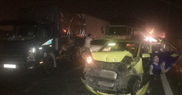 Cao tốc Trung Lương kẹt cứng hơn 10 cây số vì hàng loạt xe đụng nhau trong đêm