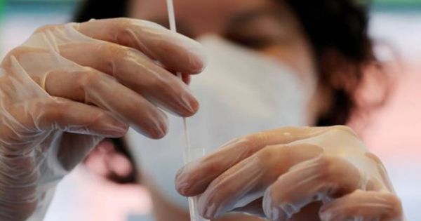 Mỹ cấp phép sử dụng bộ xét nghiệm COVID-19 đầu tiên tại nhà