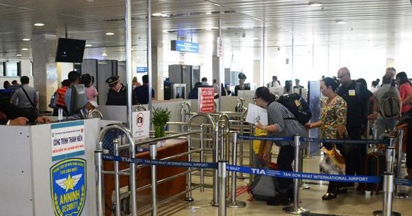 Cấm bay 1 năm với hai hành khách dùng giấy tờ giả lên máy bay