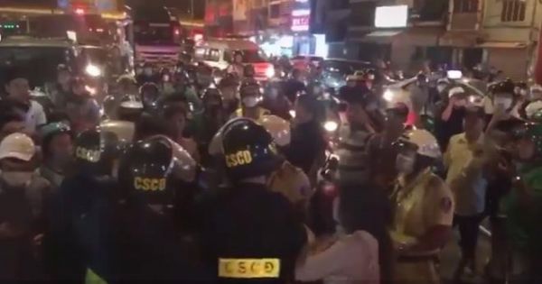 Nhóm người ở TP.HCM xô xát với cảnh sát giao thông