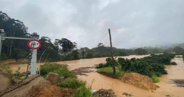 Hai nữ du khách bị lũ cuốn đang mất tích ở Lâm Đồng cùng ngụ tại TP.HCM