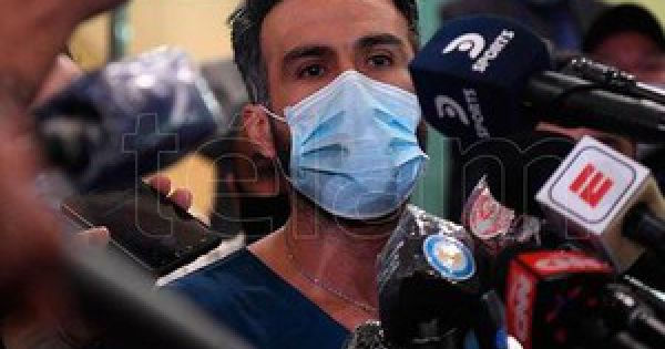 Cảnh sát khám nhà 3 tiếng, bác sĩ riêng của Maradona phủ nhận ngộ sát