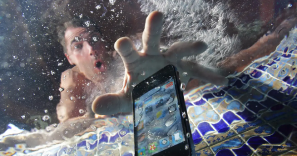 Apple bị phạt 12 triệu USD