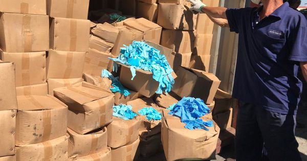 Điều tra việc nhập hàng chục tấn găng tay y tế Trung Quốc đã qua sử dụng