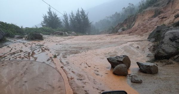 Khẩn cấp di dời người dân khỏi khu vực sạt lở tại Quảng Nam