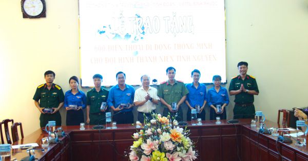 Bình Phước: 600 thanh niên tình nguyện được tặng điện thoại thông minh