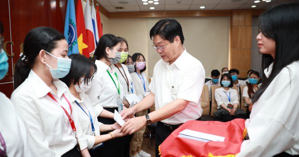 Trường Đại học Luật TP.HCM: Hỗ trợ cho sinh viên bị thiệt hại do bão lũ đợt 2 năm 2020