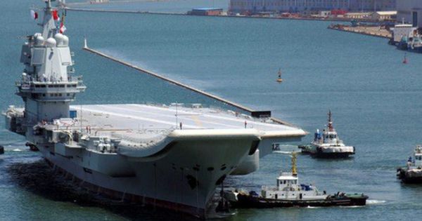 Tàu sân bay Sơn Đông của Trung Quốc đi qua eo biển Đài Loan