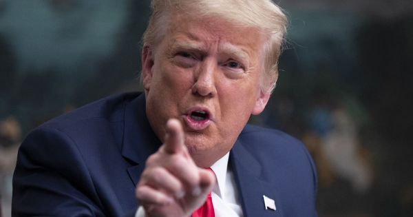 Tổng thống Trump ký lệnh ân xá cho cựu cố vấn, 3 cựu nghị sĩ Cộng hòa