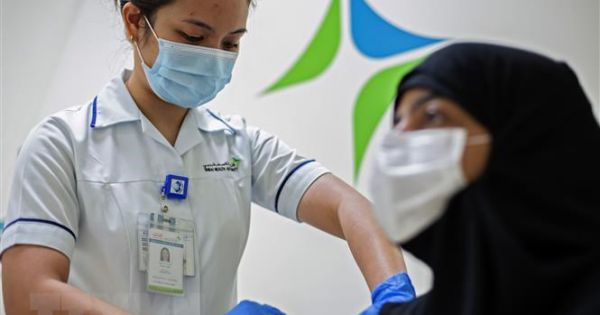 UAE bắt đầu tiêm phòng vắcxin ngừa COVID-19 cho người dân
