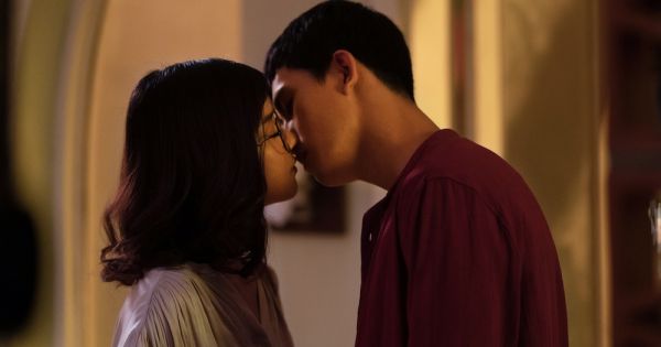 Hoàng Yến Chibi xấu hổ khi hôn bạn diễn