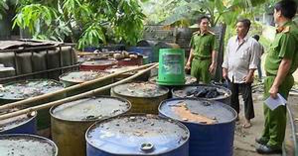 Phát hiện 54 tấn nhớt thải tái chế trái phép tại An Giang