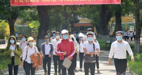 Hỏa tốc tìm phương án xử lý 3,5 tỉ đồng khen thưởng học sinh điểm cao