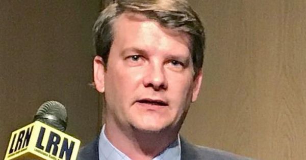 Nghị sỹ Mỹ đầu tiên tử vong do nhiễm virus SARS-CoV-2