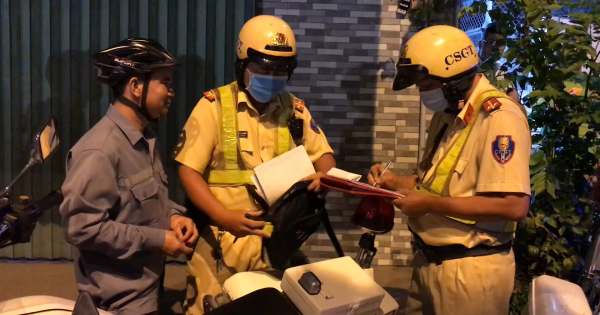 Không chịu đo nồng độ cồn, nhiều tài xế để xe lại rồi bỏ đi