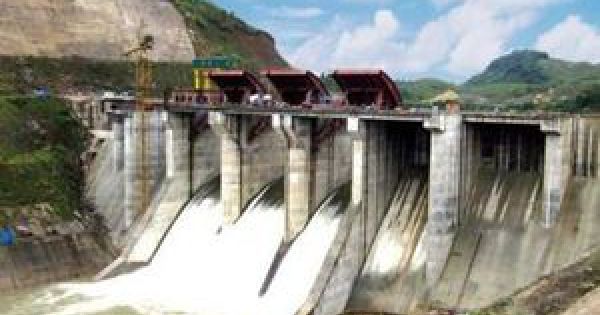 Rò rỉ ống dẫn nước, tạm dừng hoạt động thuỷ điện A Lưới